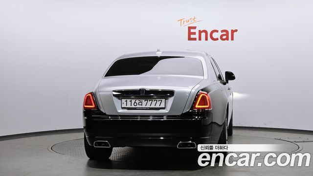 Rolls-Royce Ghost 2018 thumb 5