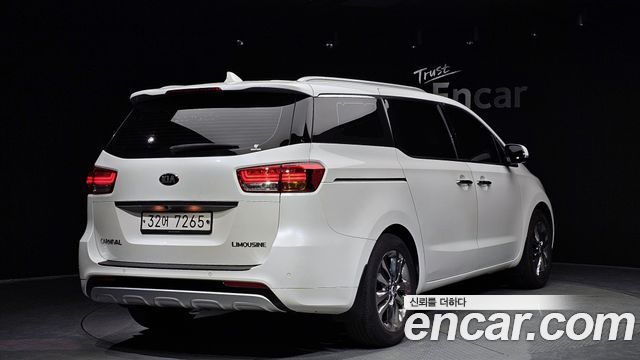 Kia Carnival 2017 thumb 3