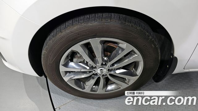 Kia Carnival 2017 thumb 6