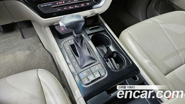 Kia Carnival 2017 thumb 9