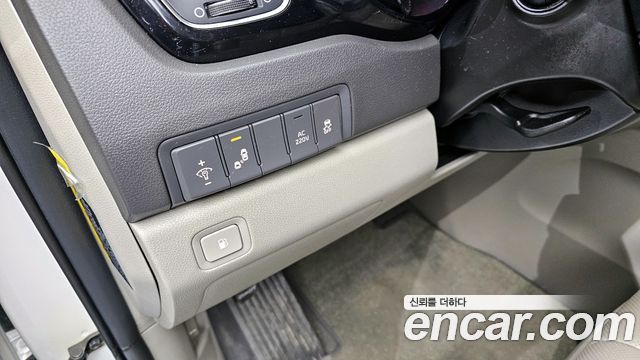 Kia Carnival 2017 thumb 11