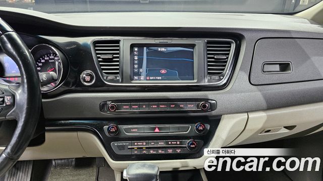 Kia Carnival 2017 thumb 12