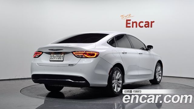 Chrysler 200 2015 thumb 3
