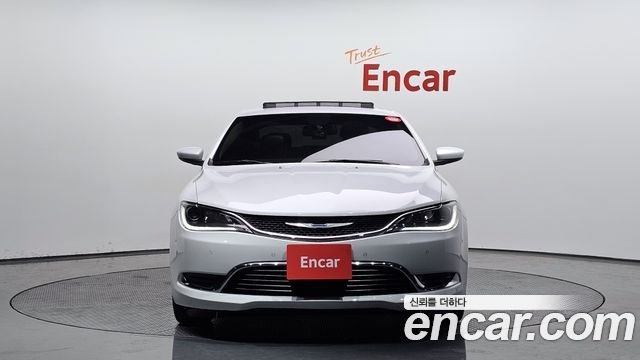 Chrysler 200 2015 thumb 4