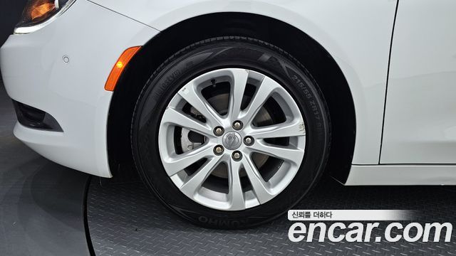 Chrysler 200 2015 thumb 6