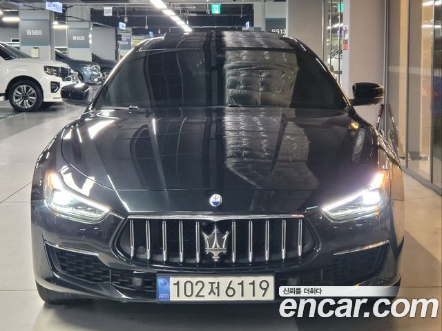 Maserati Ghibli 2022 thumb 2