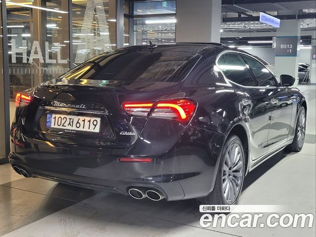 Maserati Ghibli 2022 thumb 4