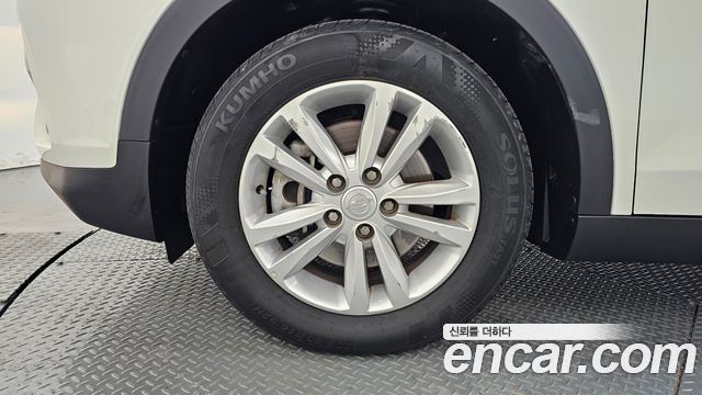 SsangYong Tivoli 2017 thumb 6