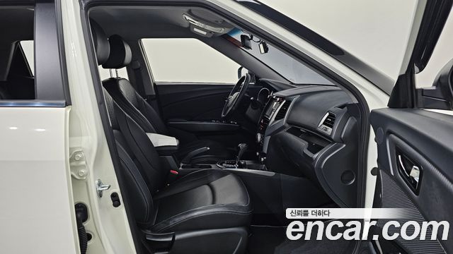 SsangYong Tivoli 2017 thumb 10