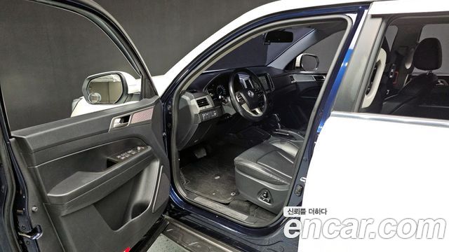 SsangYong Rexton 2018 thumb 10