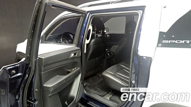 SsangYong Rexton 2018 thumb 12