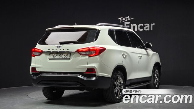 SsangYong Rexton 2017 thumb 3