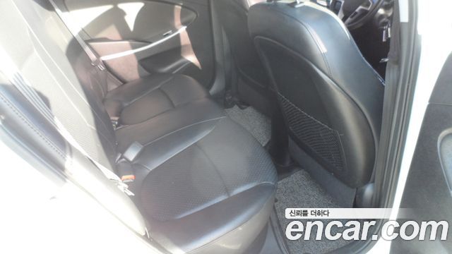 Hyundai Accent 2011 thumb 8