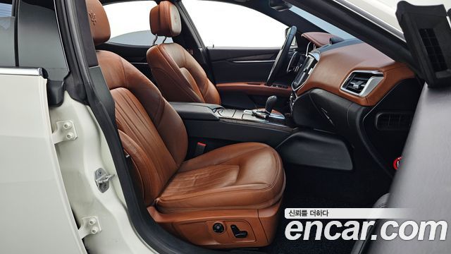 Maserati Ghibli 2015 thumb 11
