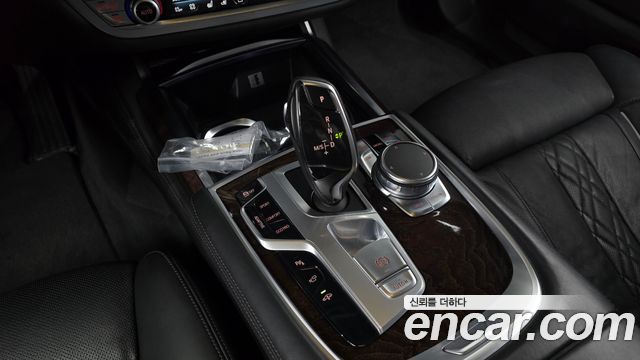 BMW 7 серии 2017 thumb 9