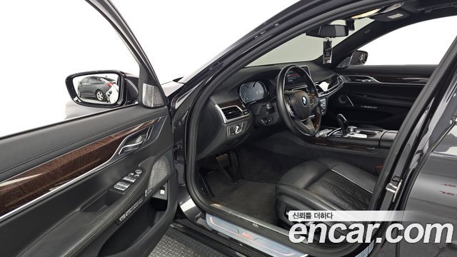 BMW 7 серии 2017 thumb 10