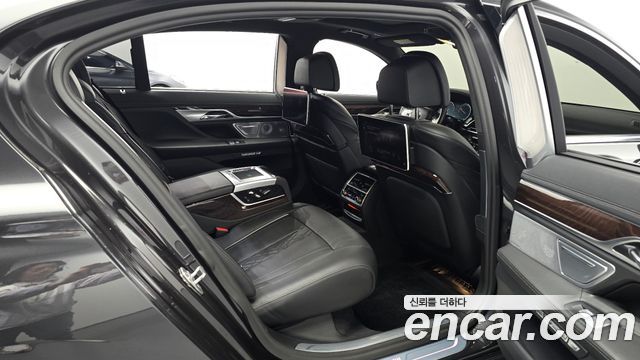 BMW 7 серии 2017 thumb 12