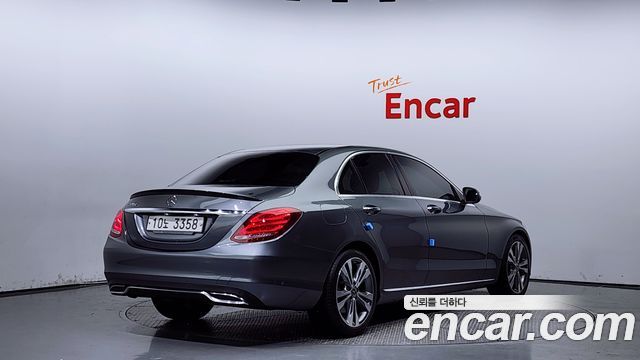 Mercedes-Benz C-Class 2018 thumb 3