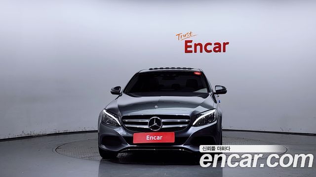 Mercedes-Benz C-Class 2018 thumb 4