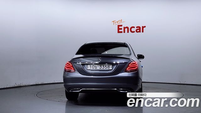 Mercedes-Benz C-Class 2018 thumb 5