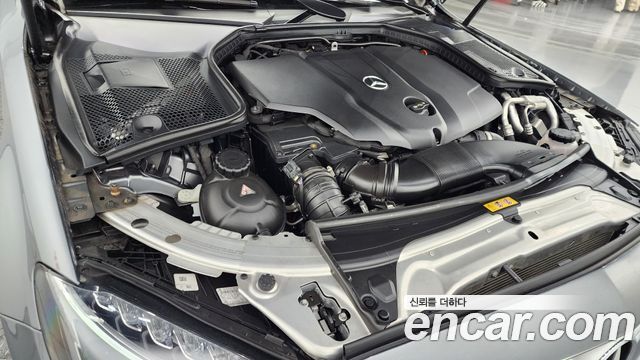 Mercedes-Benz C-Class 2018 thumb 6