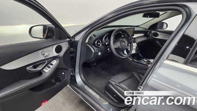 Mercedes-Benz C-Class 2018 thumb 10