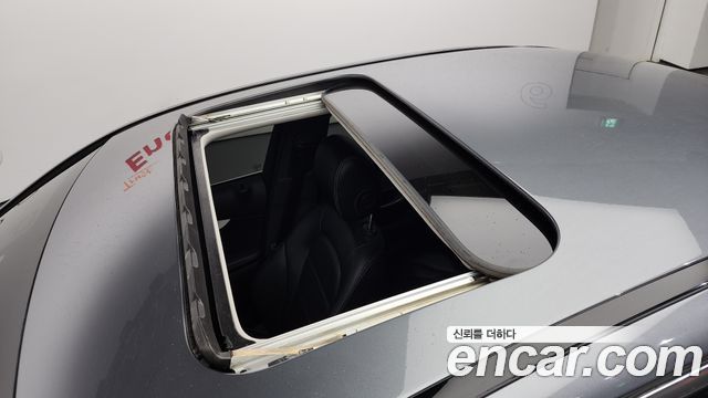 Mercedes-Benz C-Class 2018 thumb 11