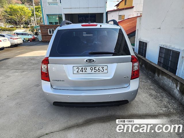 Kia Carens 2010 thumb 6
