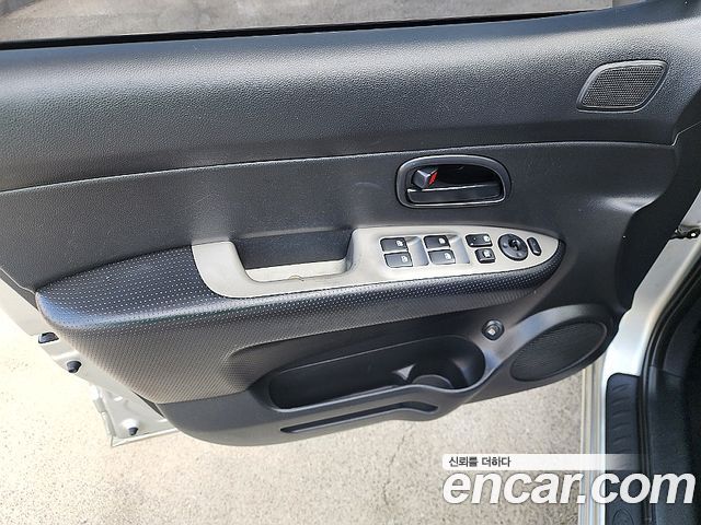 Kia Carens 2010 thumb 10