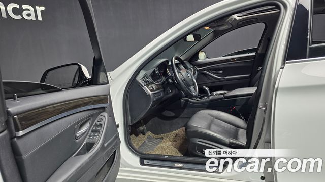 BMW 5 серии 2015 thumb 10