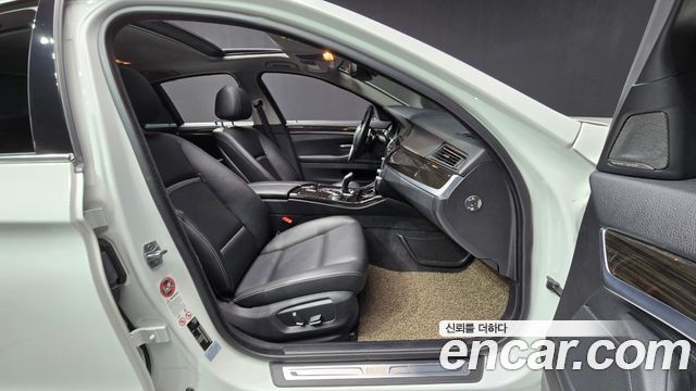 BMW 5 серии 2015 thumb 12