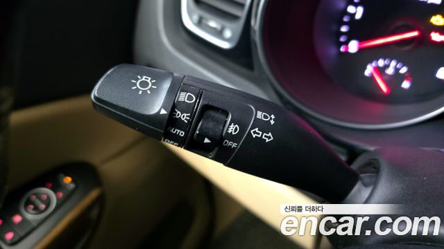 Kia Carnival 2015 thumb 11