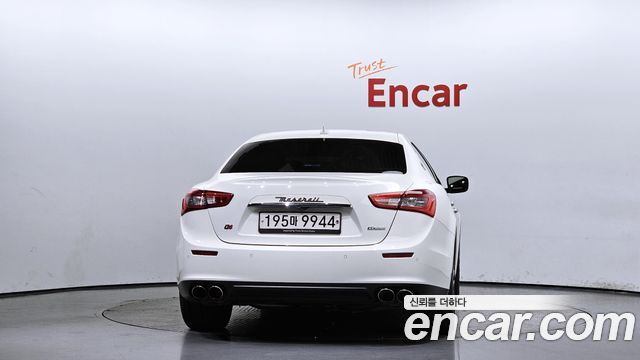 Maserati Ghibli 2015 thumb 5