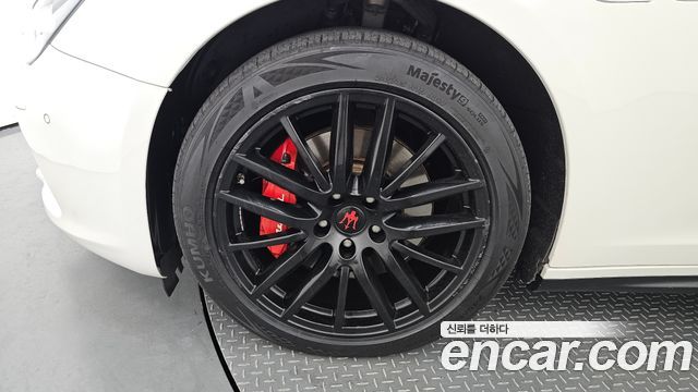 Maserati Ghibli 2015 thumb 6