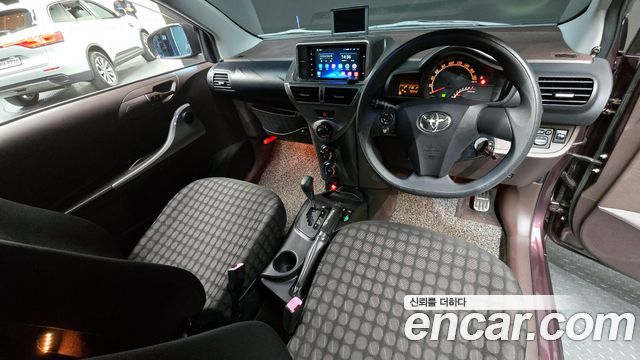 Toyota iQ 2010 thumb 8