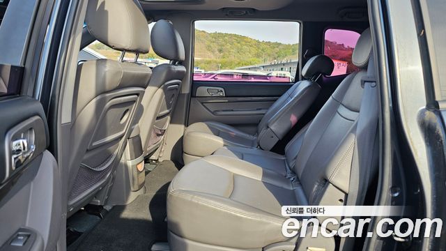 SsangYong Korando 2014 thumb 12