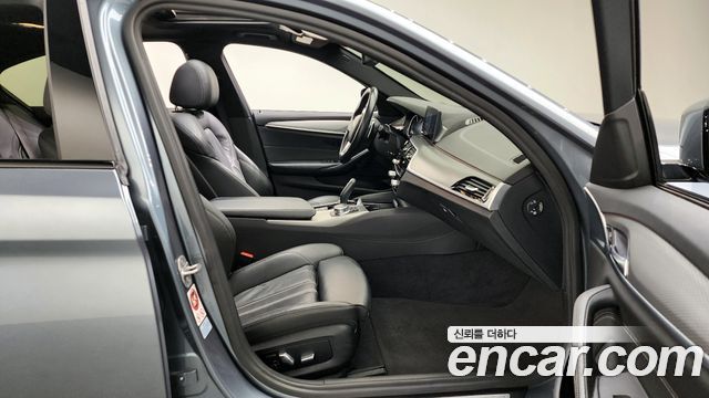 BMW 5 серии 2017 thumb 10