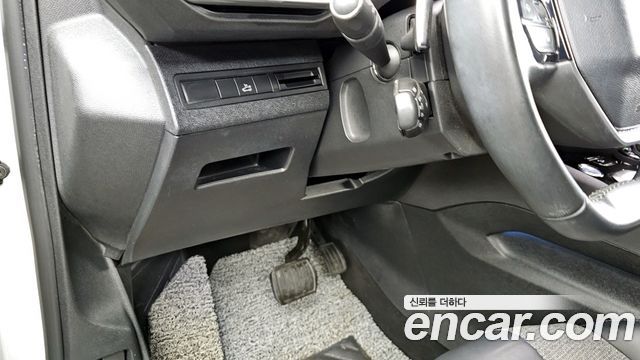 Peugeot 5008 2018 thumb 11