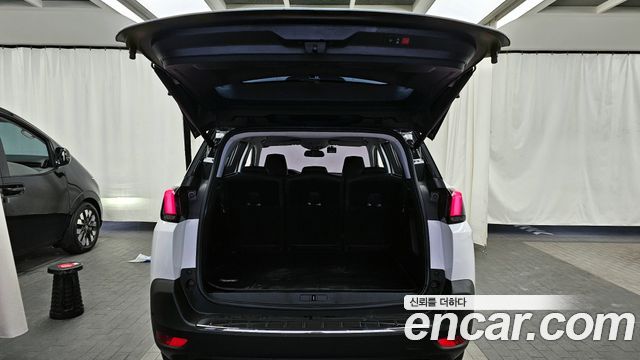 Peugeot 5008 2018 thumb 12