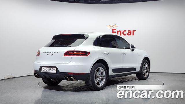 Porsche Macan 2015 thumb 3