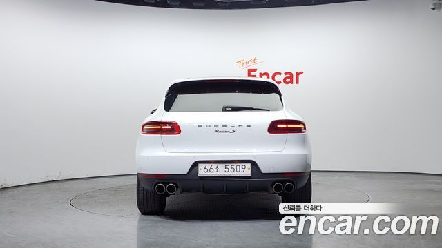 Porsche Macan 2015 thumb 5