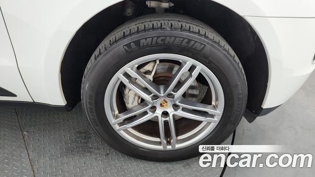 Porsche Macan 2015 thumb 6