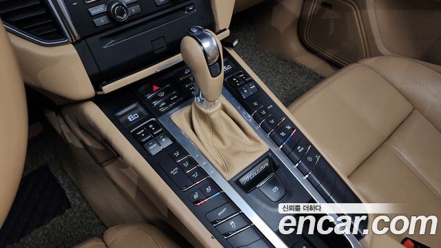 Porsche Macan 2015 thumb 9