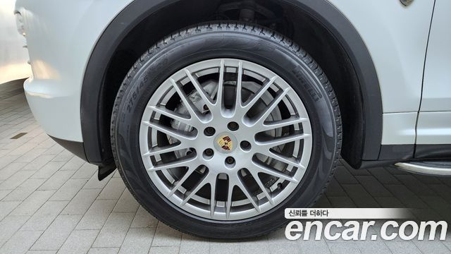 Porsche Cayenne 2013 thumb 6