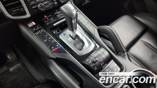 Porsche Cayenne 2013 thumb 9