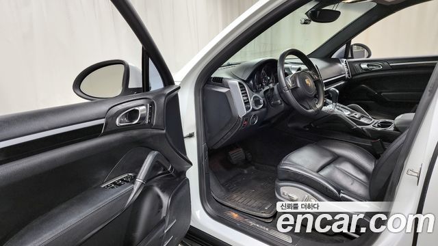 Porsche Cayenne 2013 thumb 10
