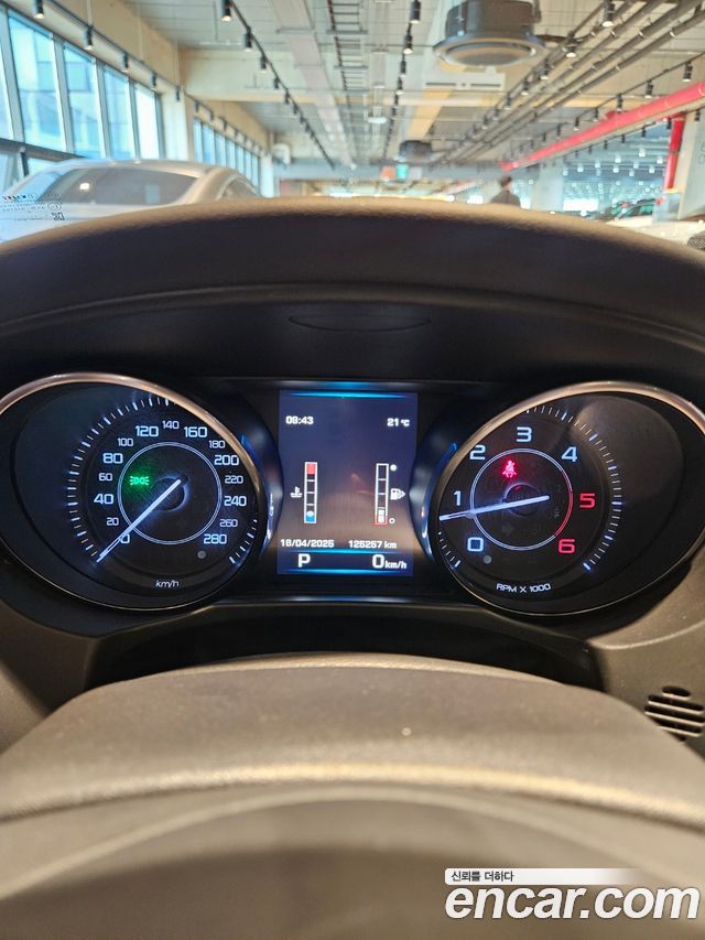 Jaguar XE 2016 thumb 11