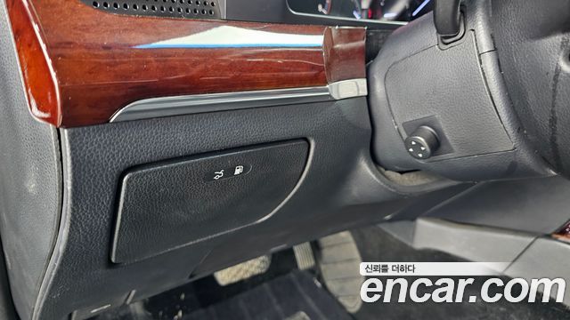 SsangYong Chairman 2009 thumb 12