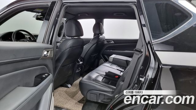 SsangYong Rexton 2018 thumb 12