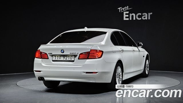 BMW 5 серии 2015 thumb 3